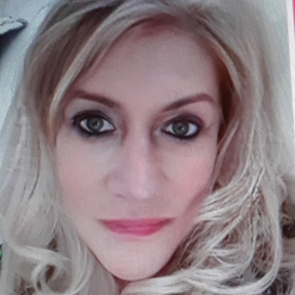 Meet your Posher, Debrah - Picture 1 of 4